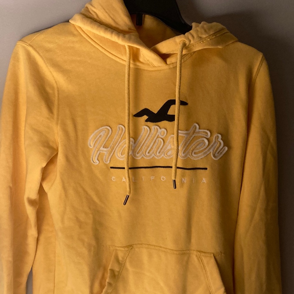 Hollister Pullover Hoodie Yellow